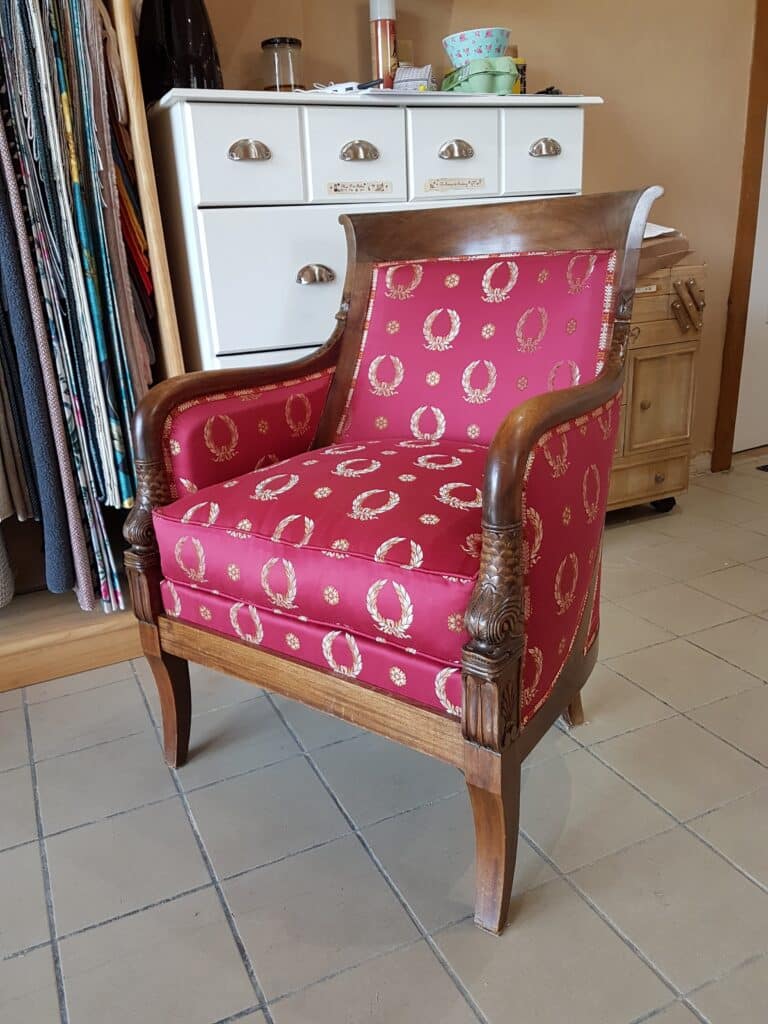 Bergere a tete de dauphin Empire min scaled