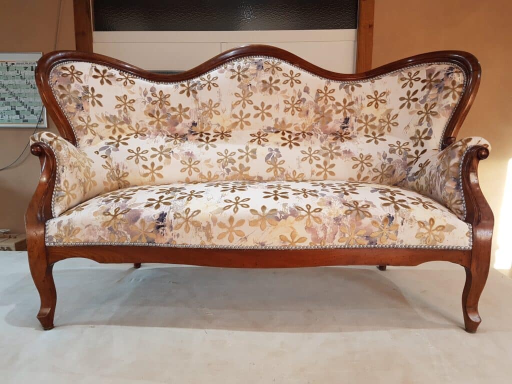 Canape Louis Philippe 2 min scaled
