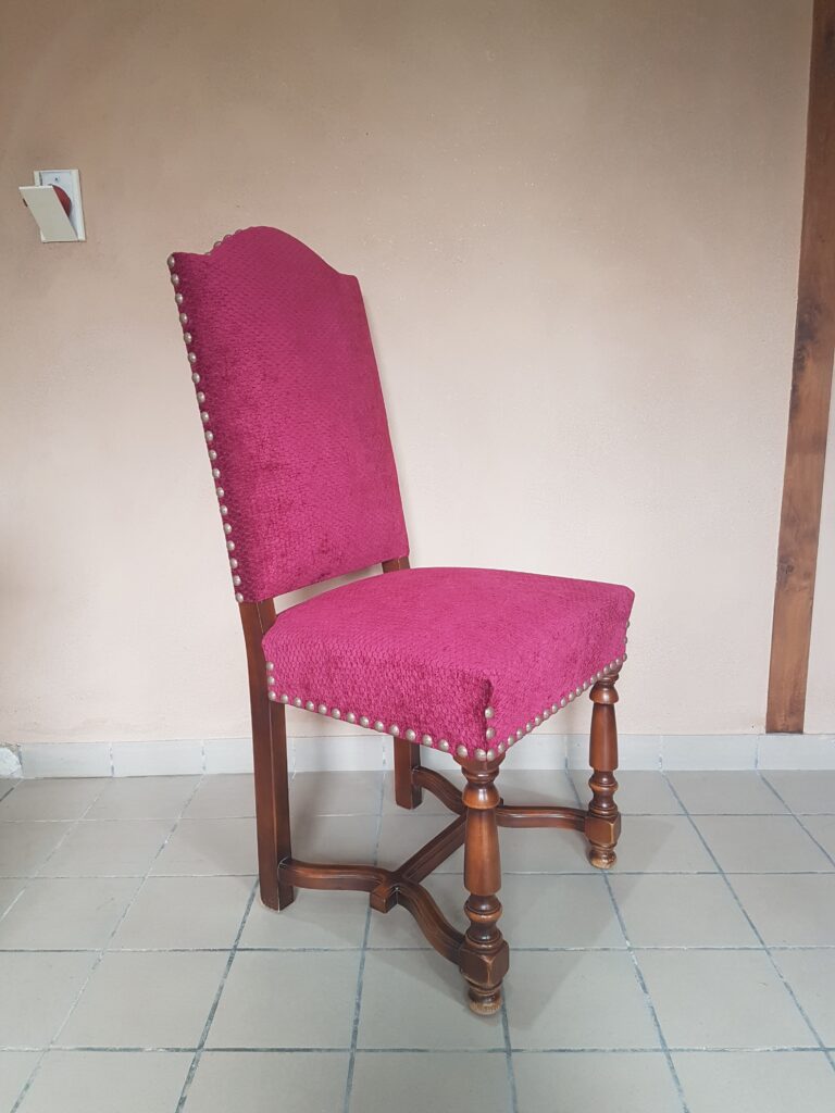 Chaise Louis XIII min scaled