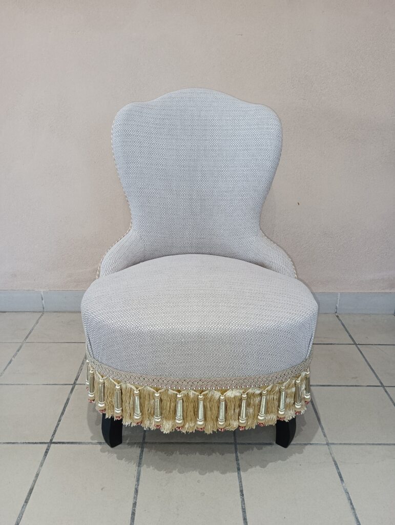 Douillette dossier trefle Second Empire 2 min scaled