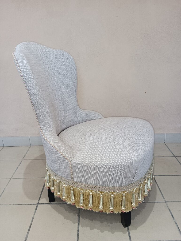 Douillette dossier trefle Second Empire min scaled