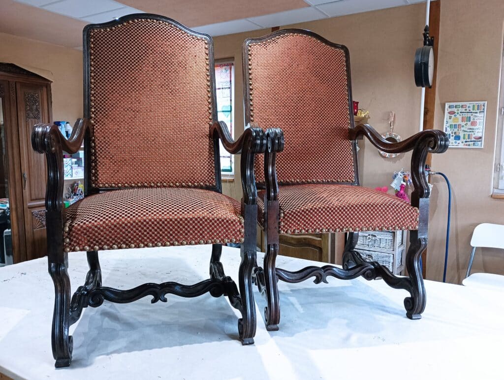 Fauteuils Louis XIII 2 min scaled