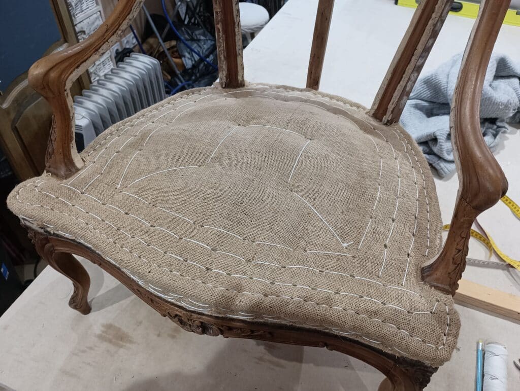 detail piquage assise crin min scaled