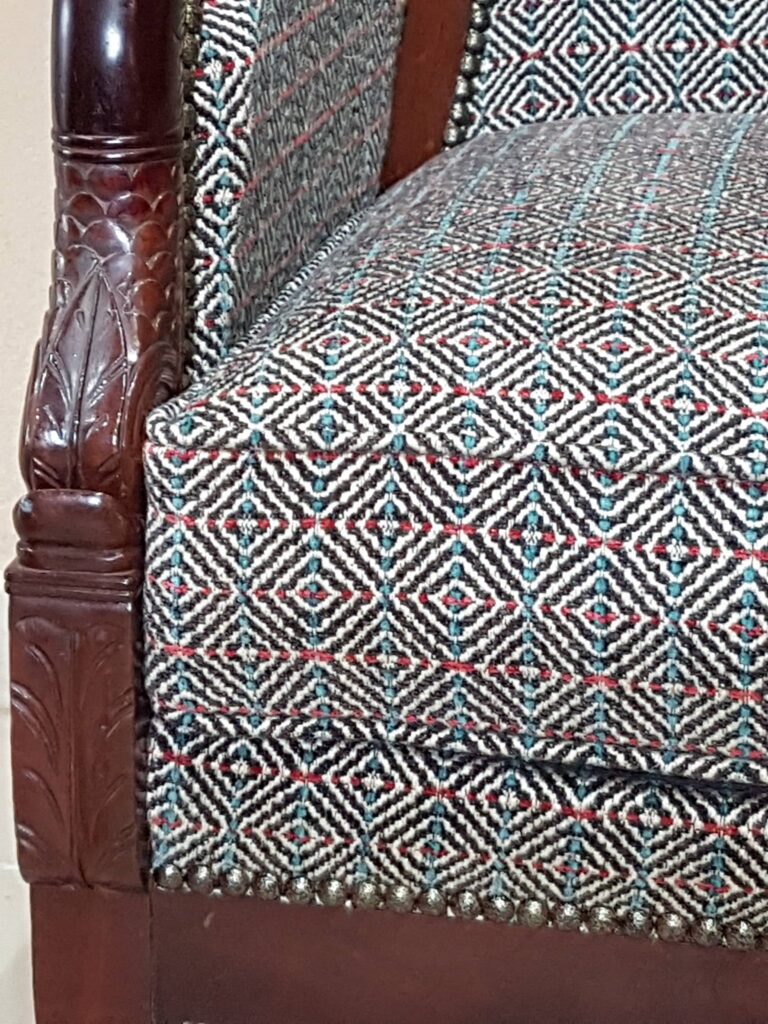 detail raccord tissu coussin garniture min scaled